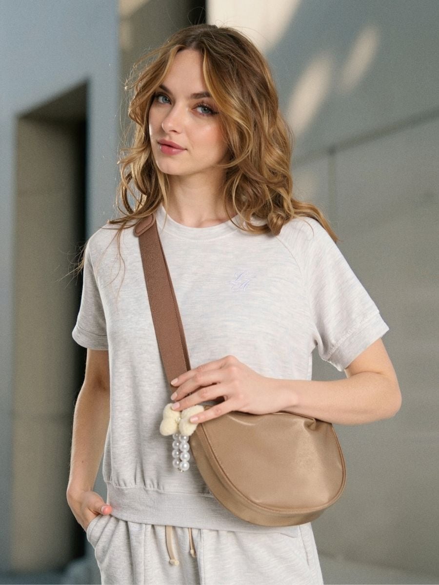 Borsa sportiva a tracolla con tracolla larga - beige - SINSAY