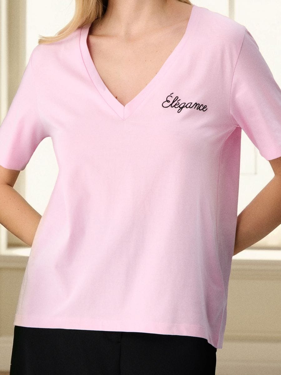 T-shirt in cotone con scollo a V - rosa pastello - SINSAY