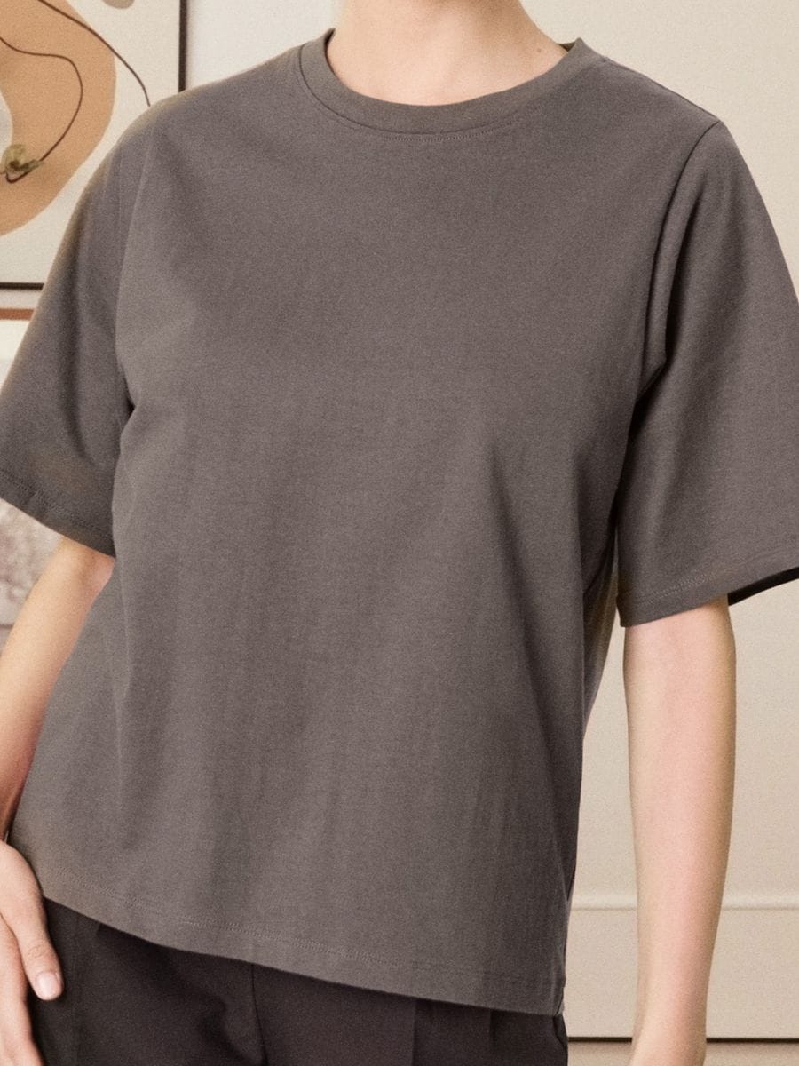 Ühevärviline lühikeste varrukatega T-särk - tumehall - SINSAY