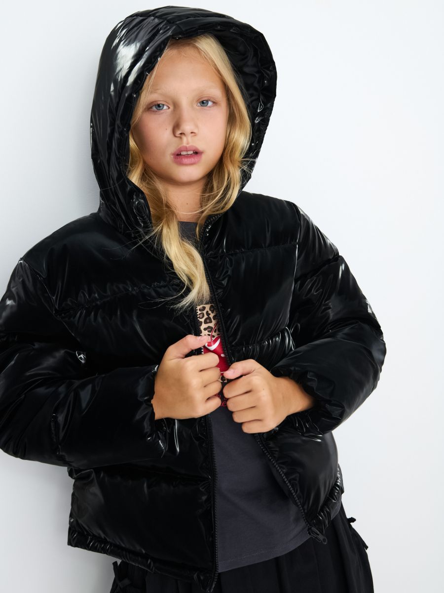 Επενδεδυμένο μπουφάν με κουκούλα - μαυρο - SINSAY