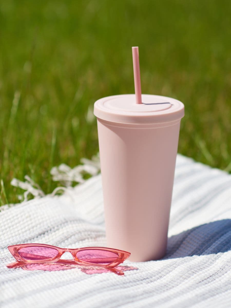 Bicchiere riutilizzabile con cannuccia Colore rosa pastello - SINSAY -  5310P-03X