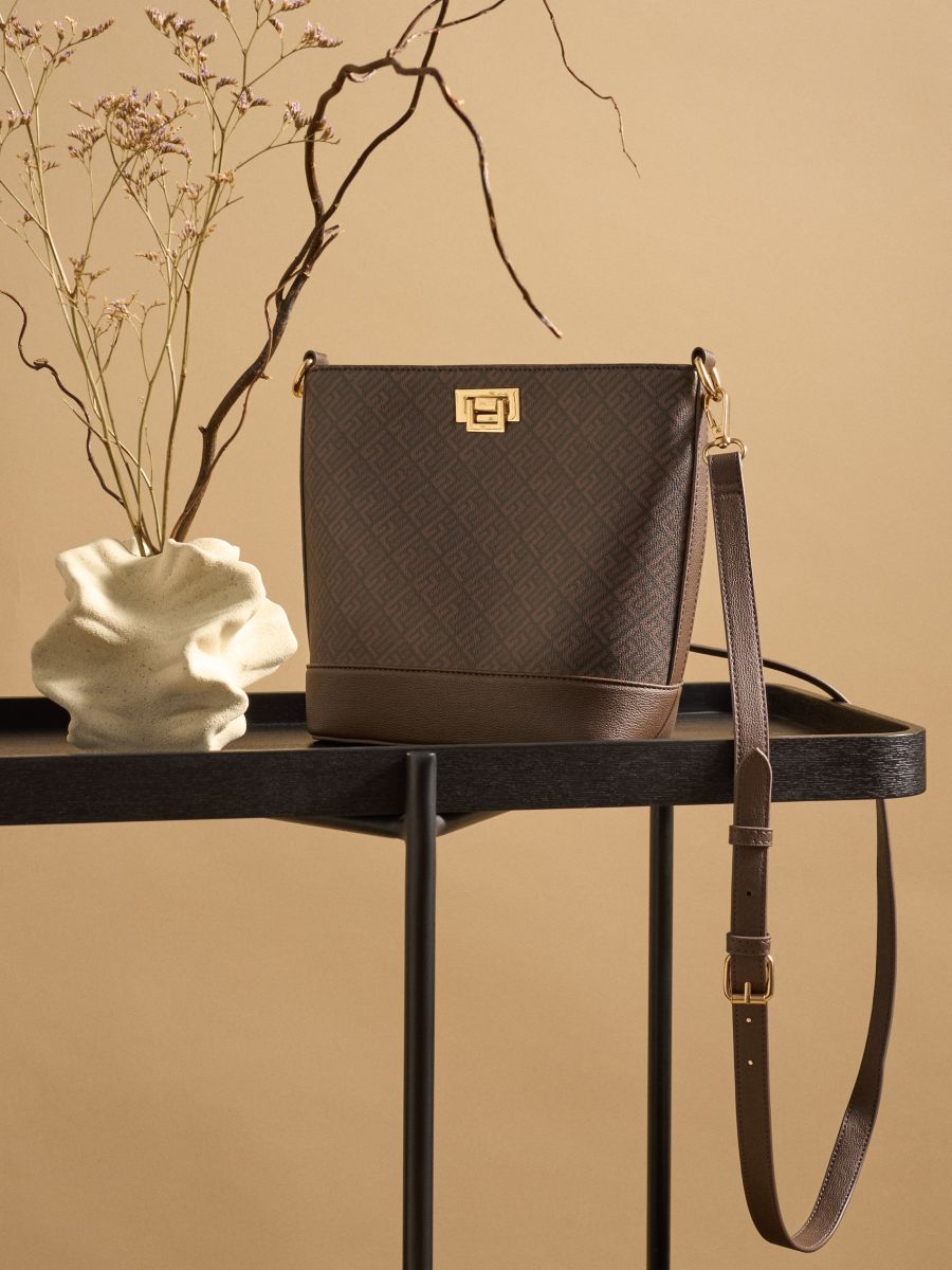 Crossbody torba sa monogramom - šareno - SINSAY