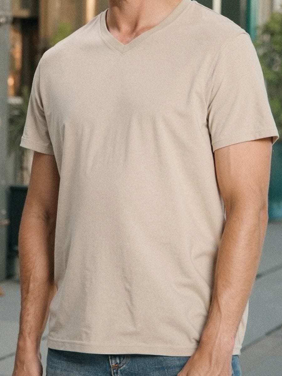 V-kaelusega T-särk Basic - beež - SINSAY