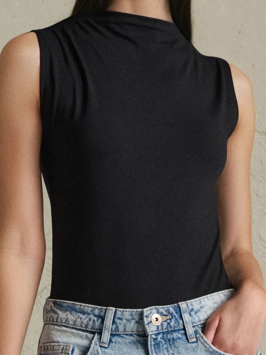 Kombinezons bez piedurknēm - melns - SINSAY