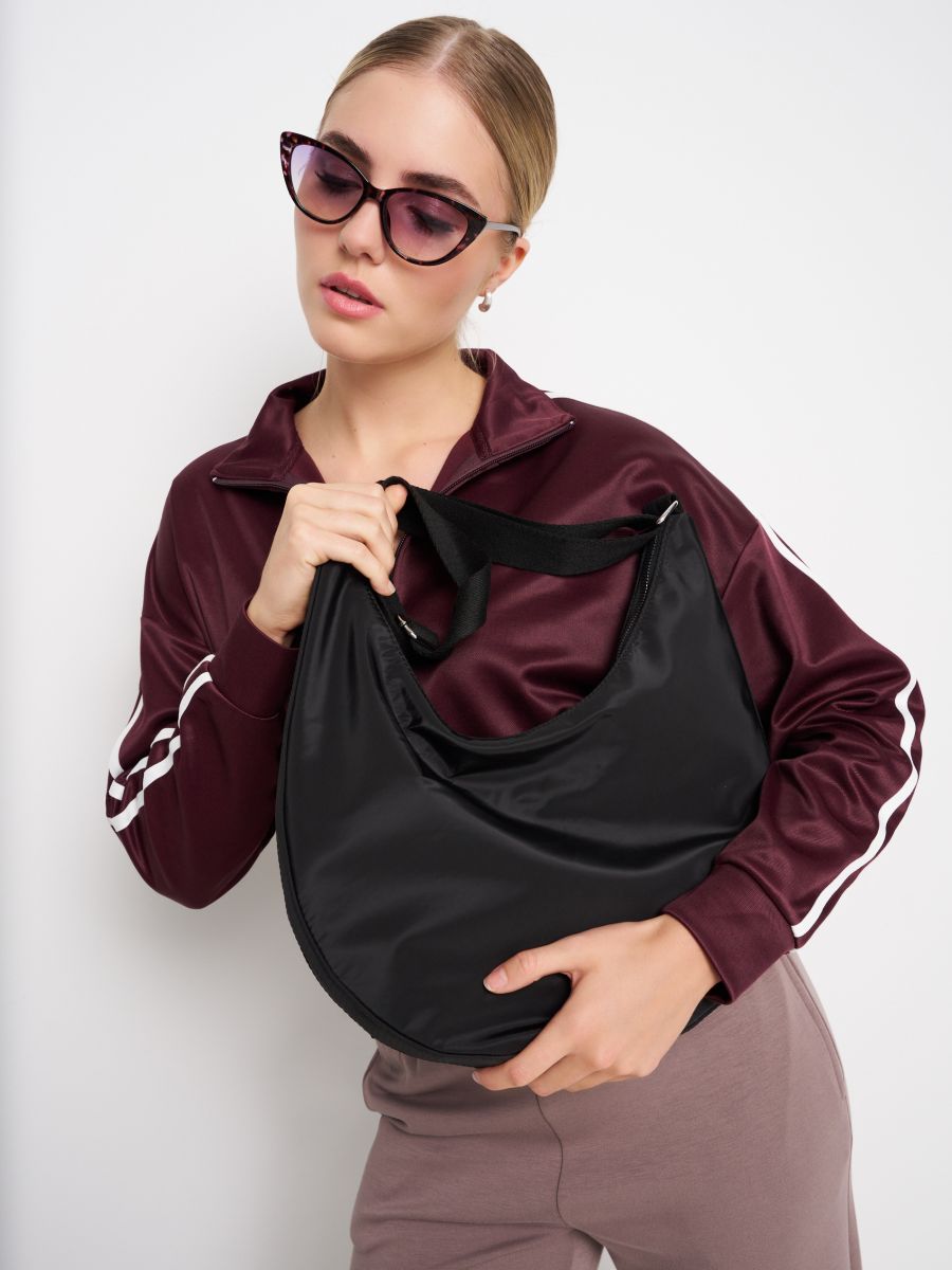 Najlonska hobo torba - crno - SINSAY