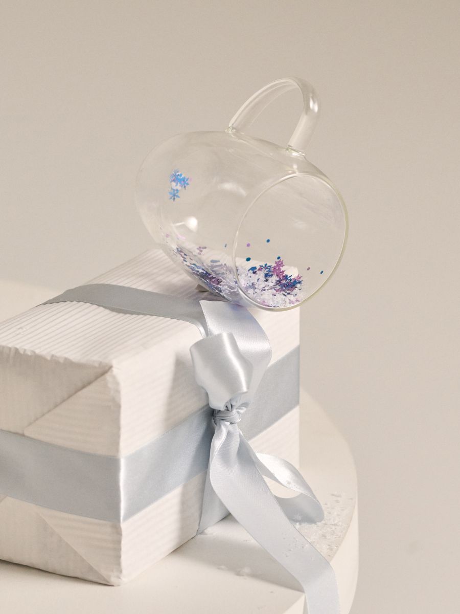 Hrnek s dvojitým dnem a dekorativními konfety - vícebarevná - SINSAY