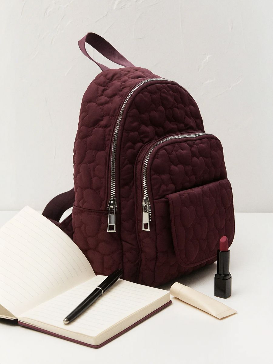 Pikowany plecak z regulowanymi szelkami - bordowy - SINSAY
