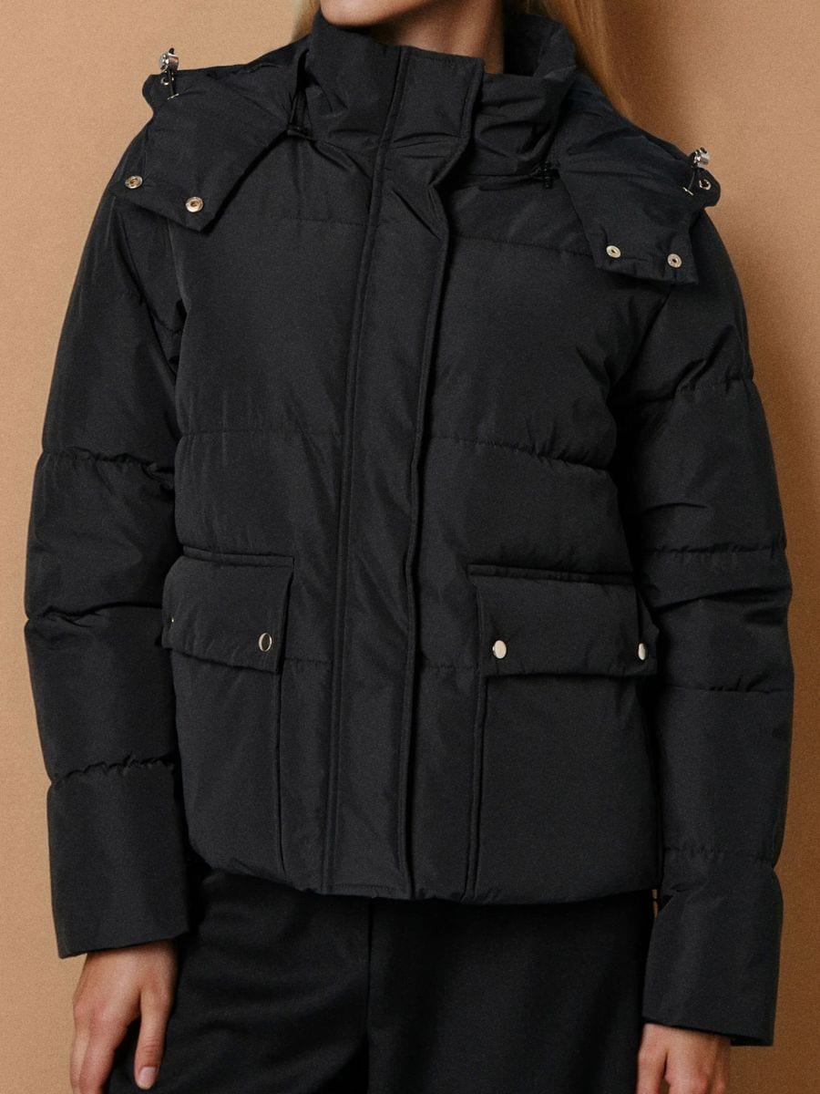 Cipzáras kabát kapucnival - fekete - SINSAY