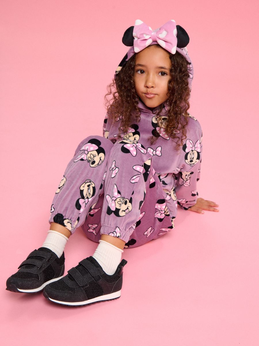 Spordijalatsid - must - SINSAY