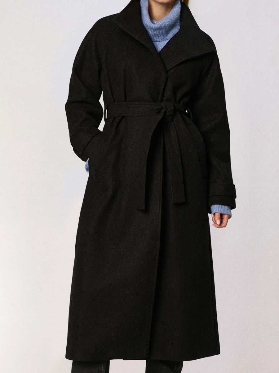 Długi klasyczny płaszcz z paskiem - czarny - SINSAY