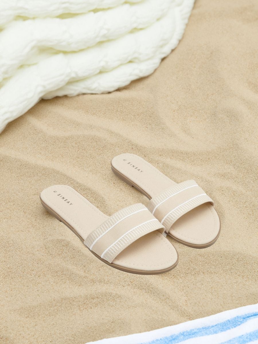 Шльопанці - блакитний - SINSAY