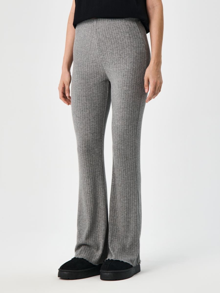 Pantaloni cu nervuri cu crac larg - gri deschis - SINSAY