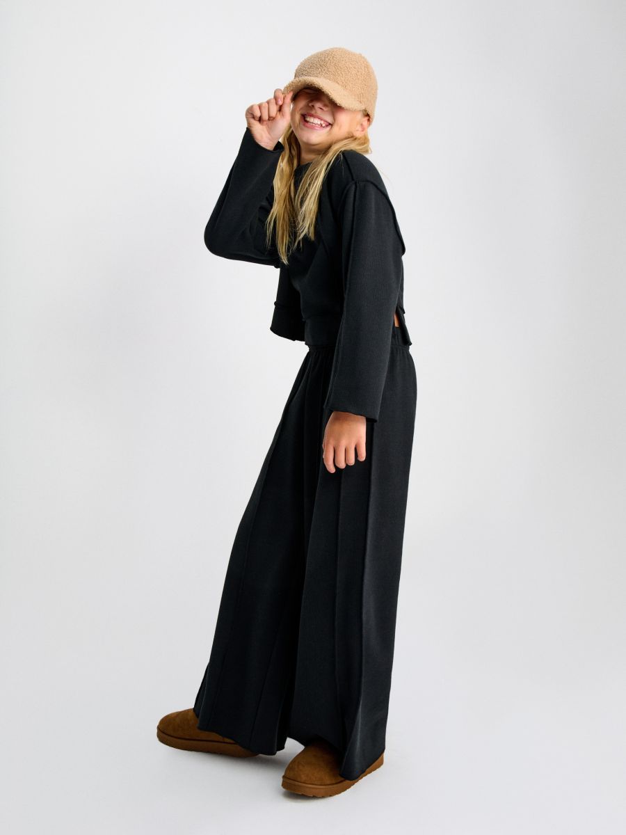 Wide leg pantalone od debele rebraste pletenine sa flis postavom - crno - SINSAY