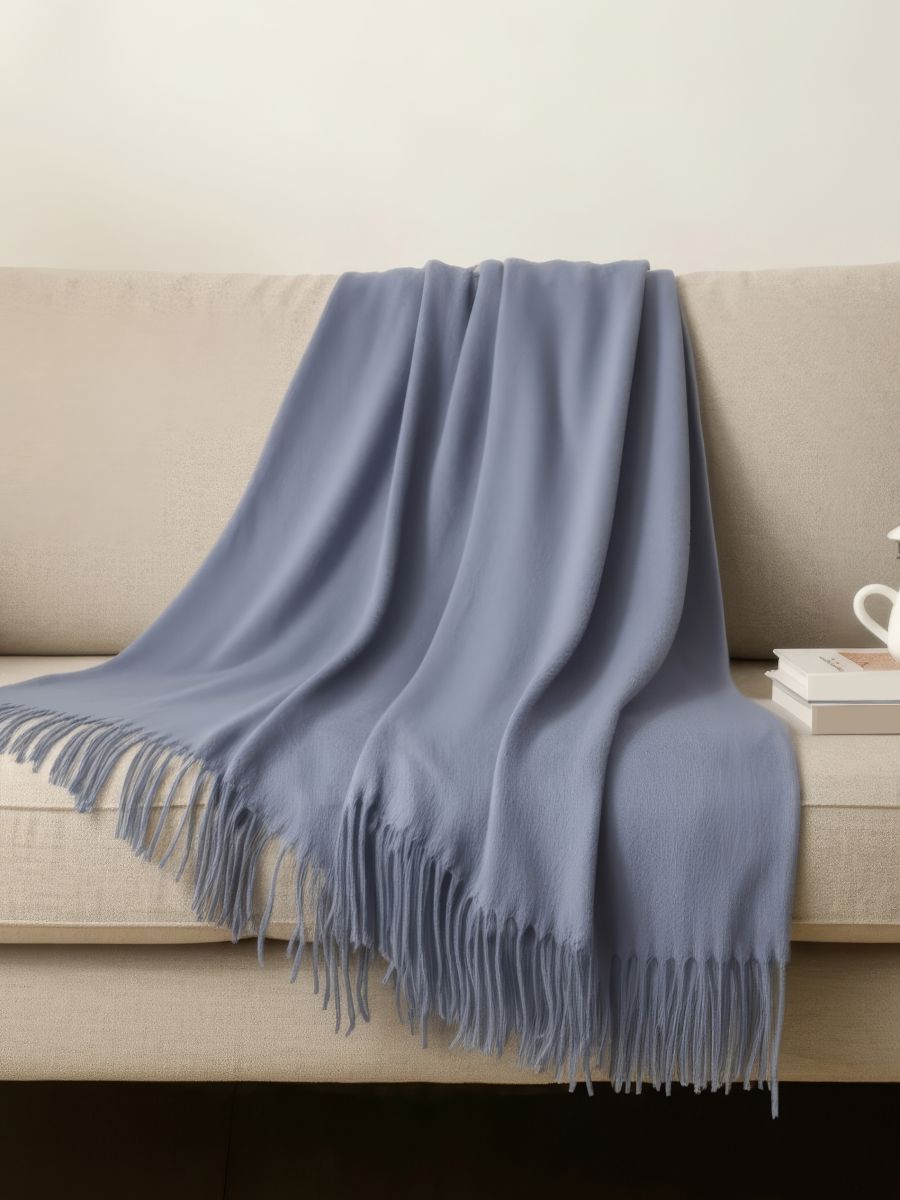 Koc z frędzlami - niebieski - SINSAY