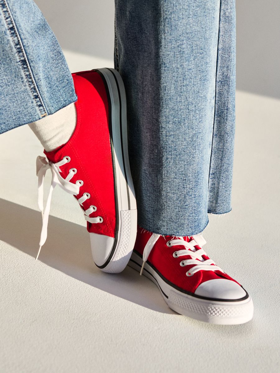 Tenisky z imitace kůže - červená - SINSAY