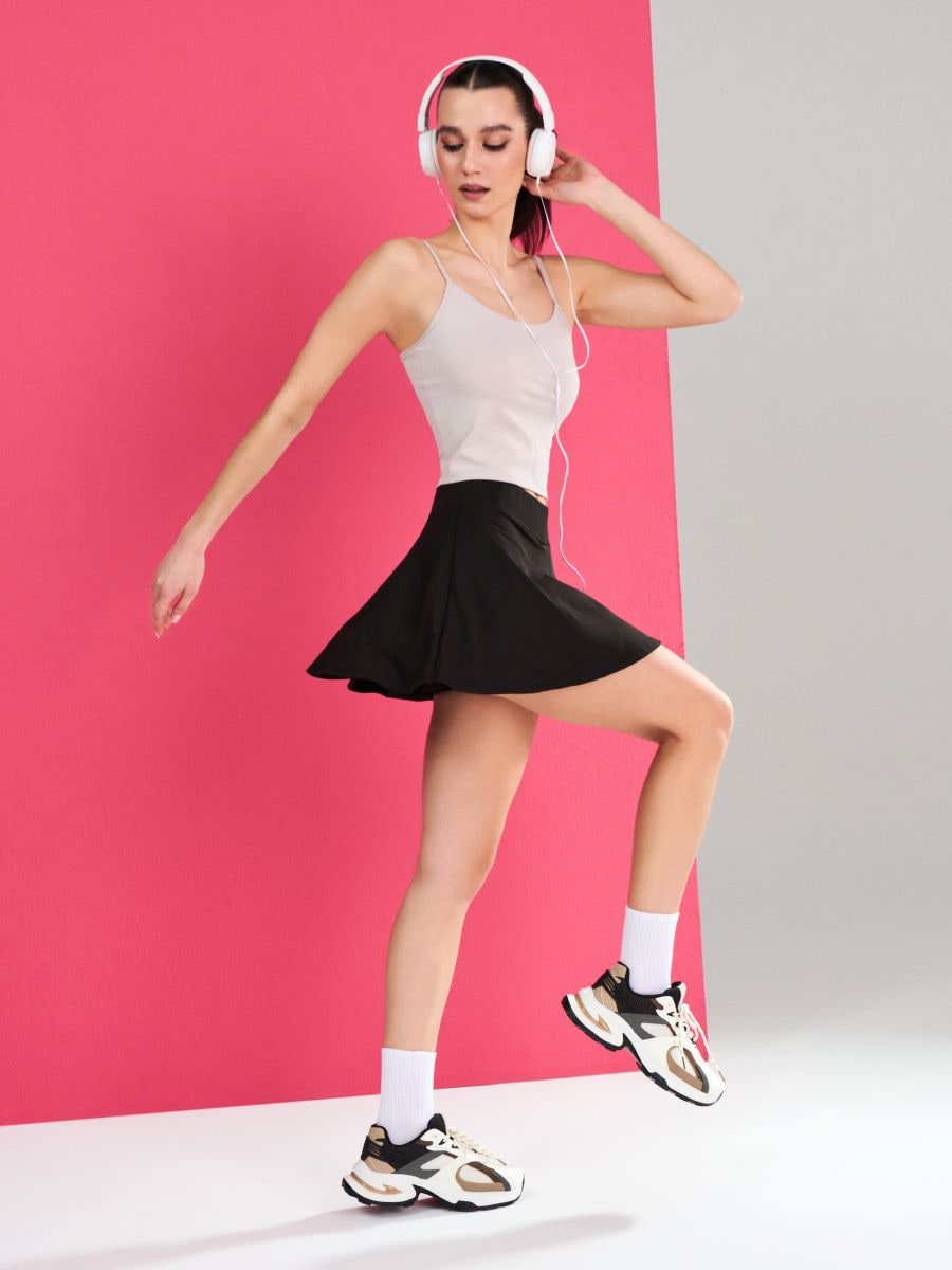 Pantaloni scurți tip fustă Gym Hard - negru - SINSAY