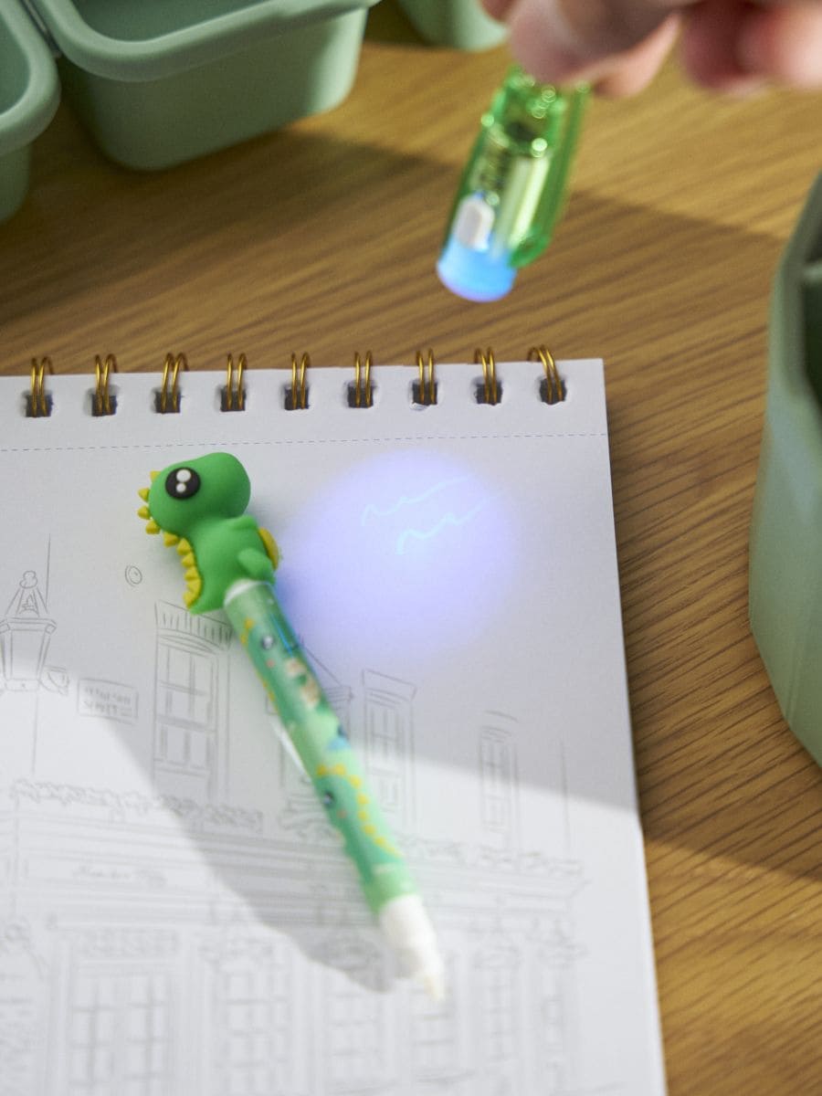 Hemijska olovka sa nevidljivom tintom i UV LED svetlom - zeleno - SINSAY