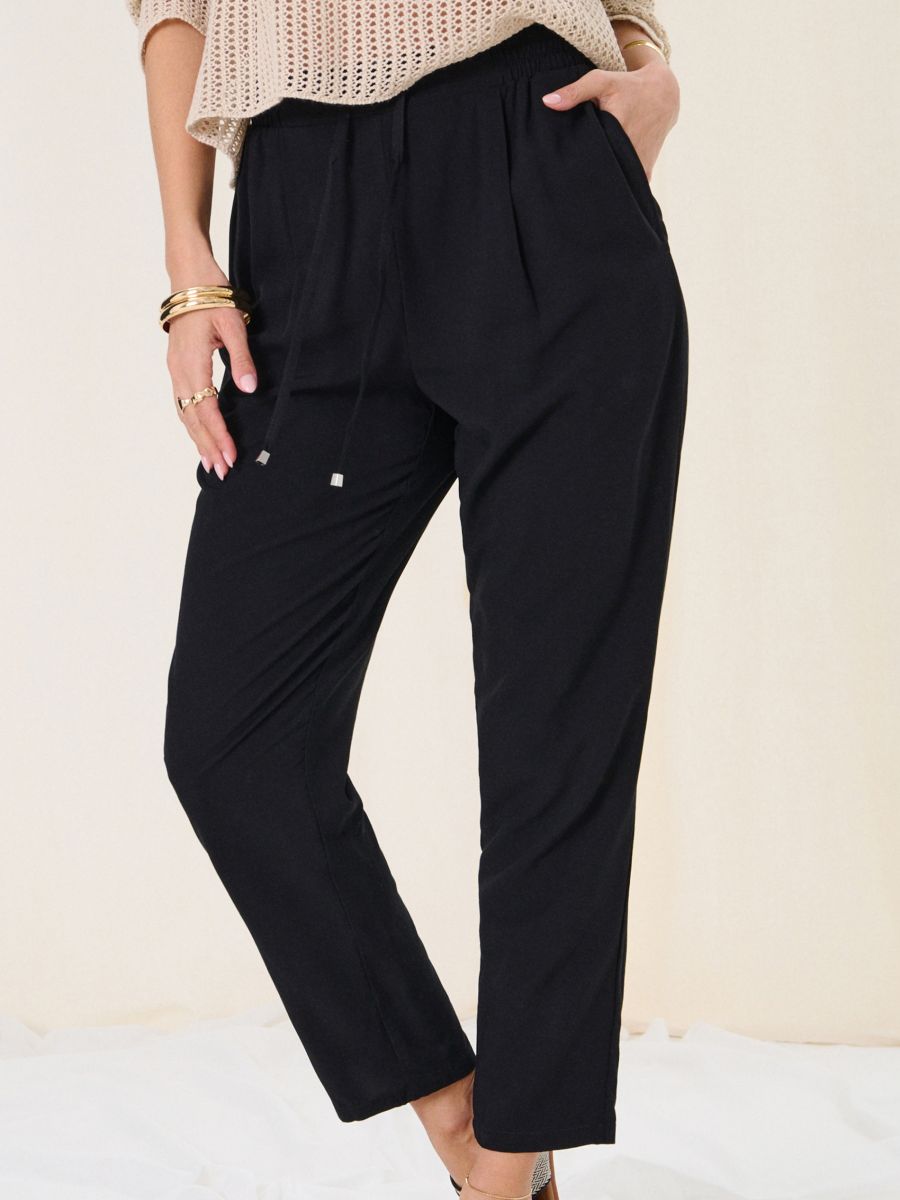 Pantaloni cu croi conic - negru - SINSAY