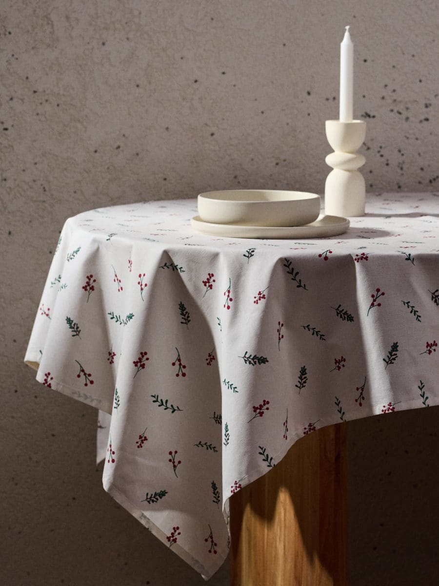 Stolnjak sa biljnim motivom sa pamučnom mešavinom - krem - SINSAY