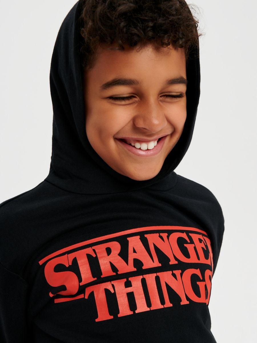 Mikina s kapucí Stranger Things - černá - SINSAY
