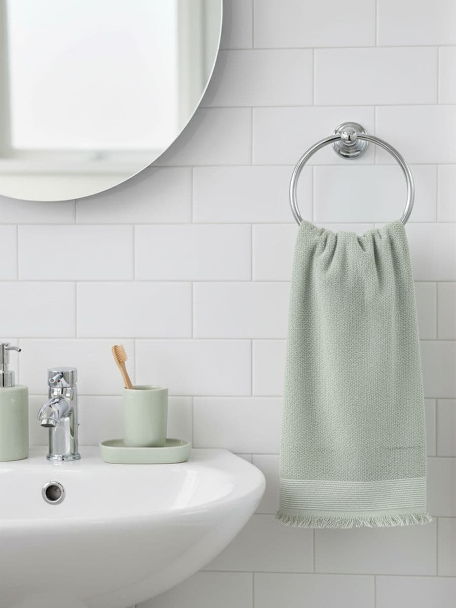 Asciugamano di cotone con frange - verde chiaro - SINSAY