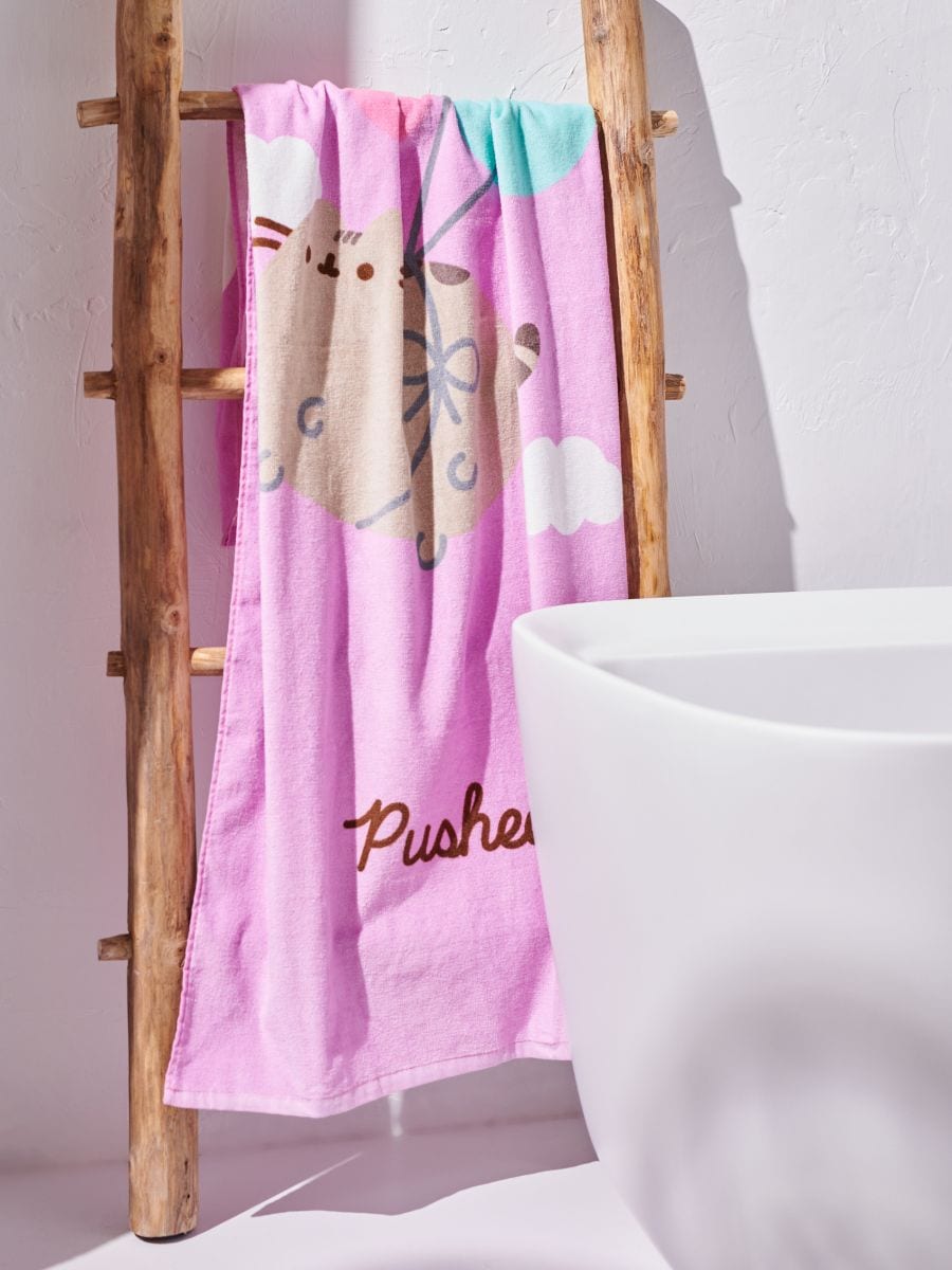 Ręcznik Pusheen - fioletowy - SINSAY