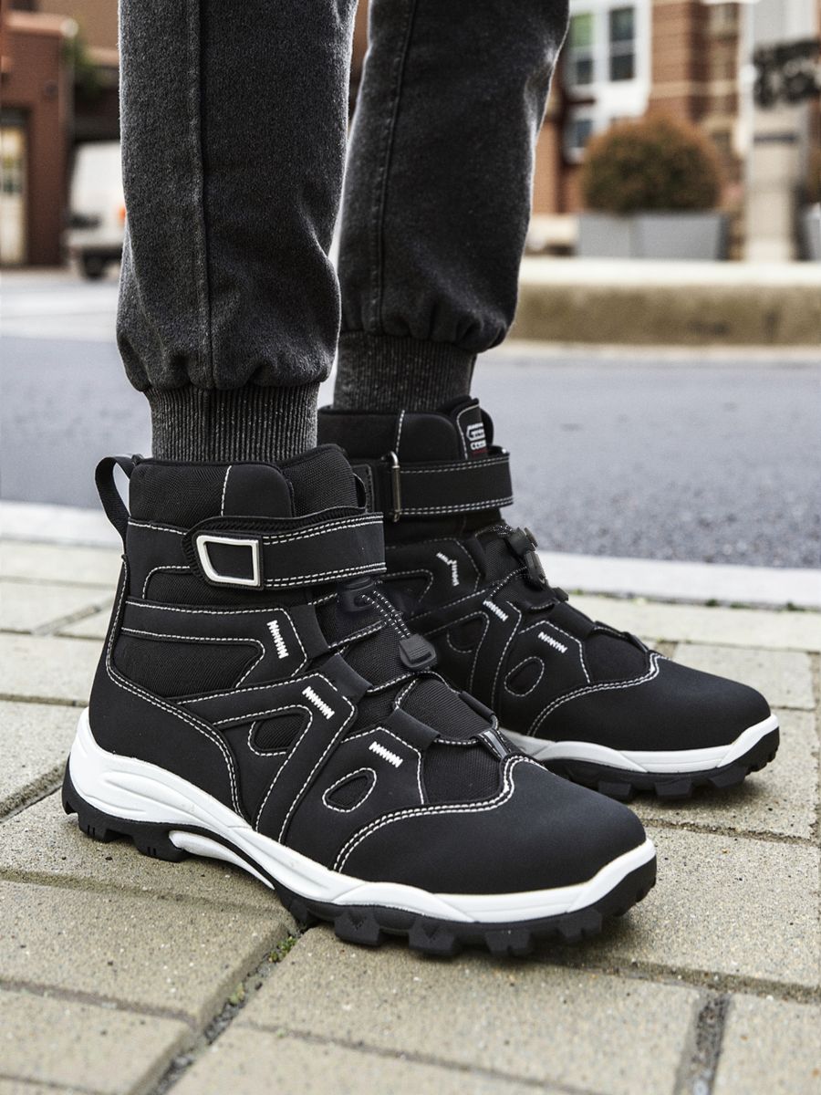 Postavljene trekking cipele - crno - SINSAY