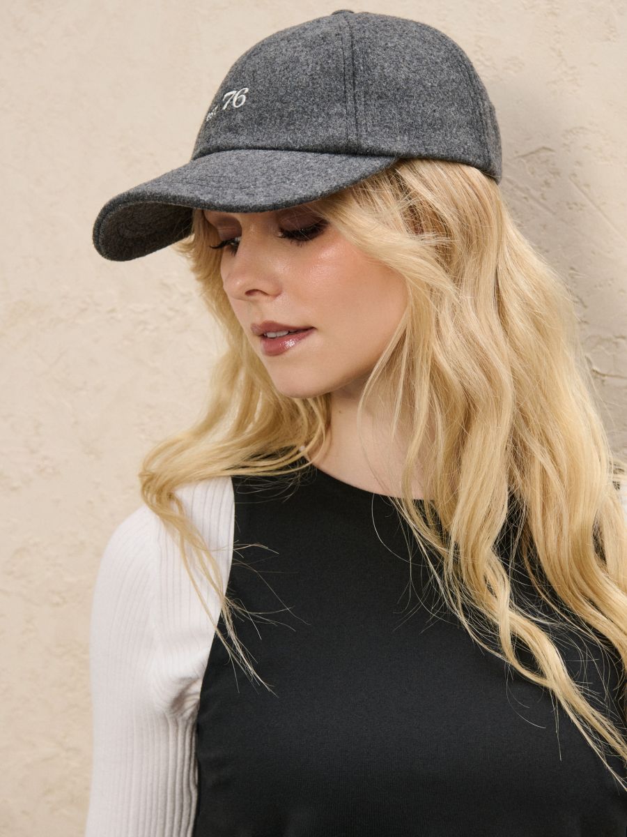 Nokkmüts - tumehall - SINSAY