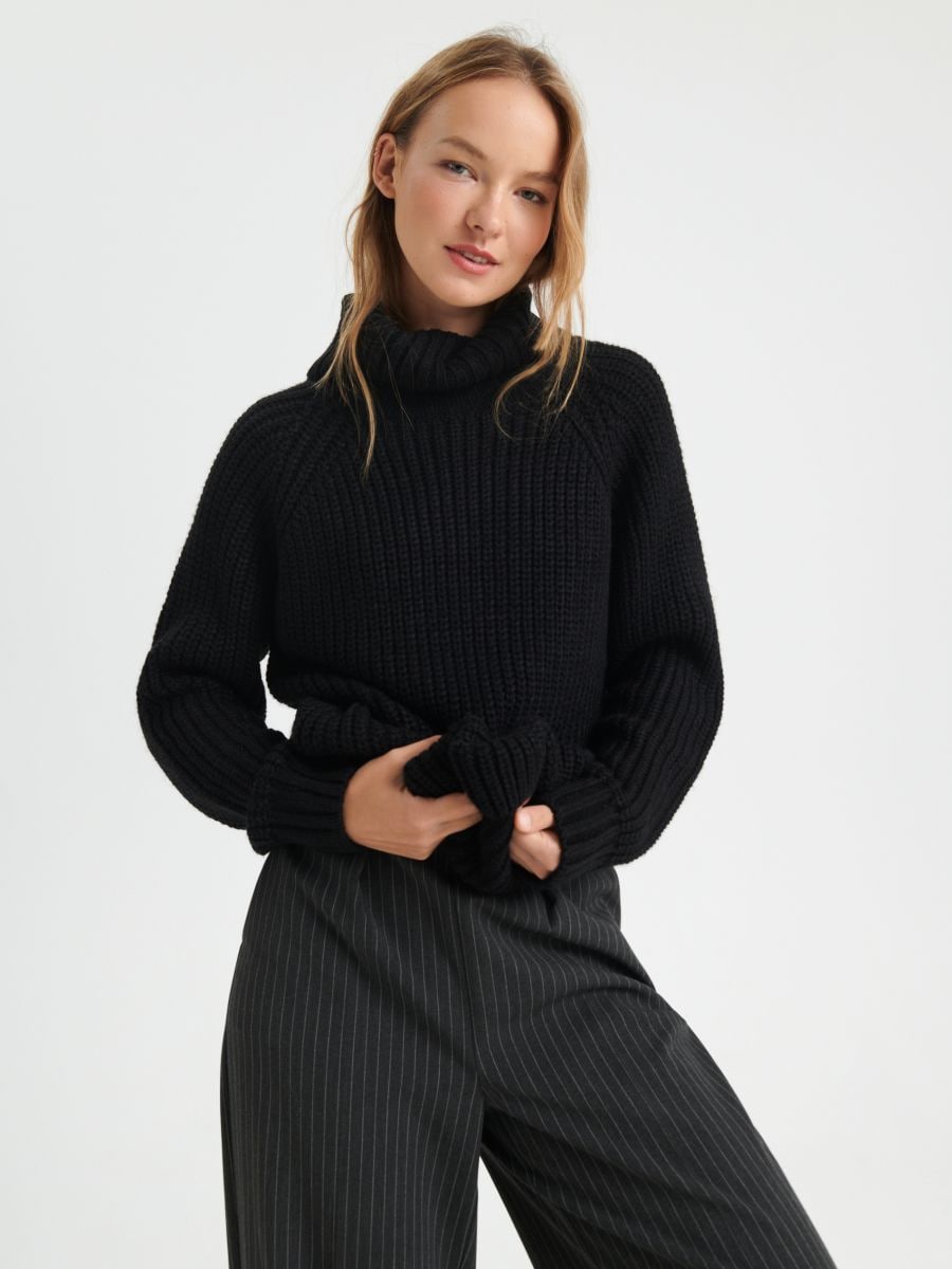 Sweter z golfem - czarny - SINSAY