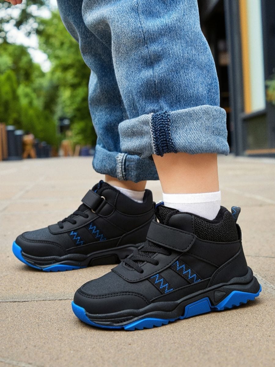 Adidași îmblăniți peste gleznă - negru - SINSAY