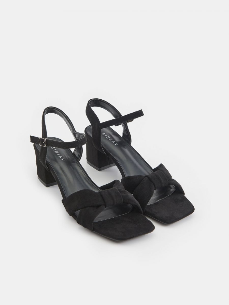 Sandales ar blokveida papēdi - melns - SINSAY