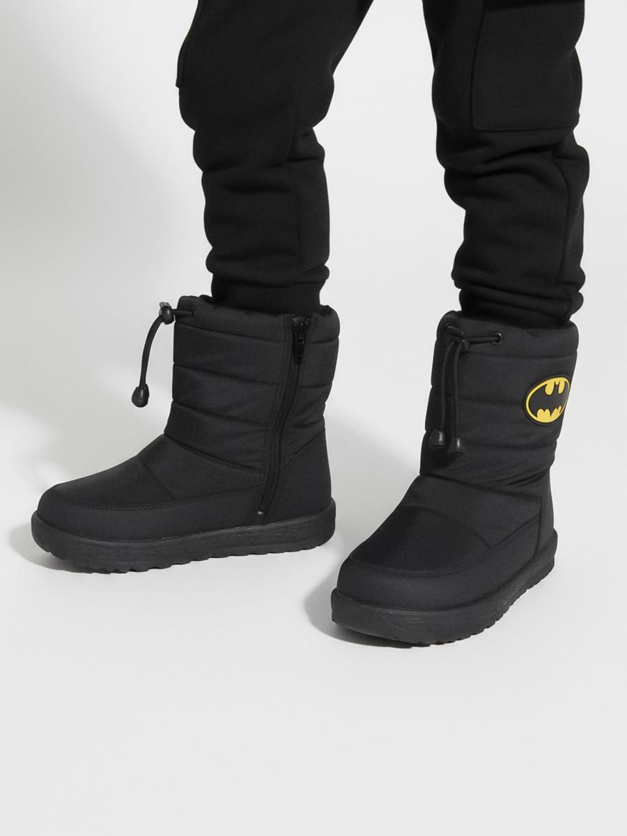 Postavljene čizme za sneg sa elastičnom vezicom Batman - crno - SINSAY