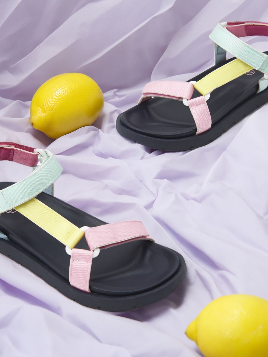 Sandály - vícebarevná - SINSAY