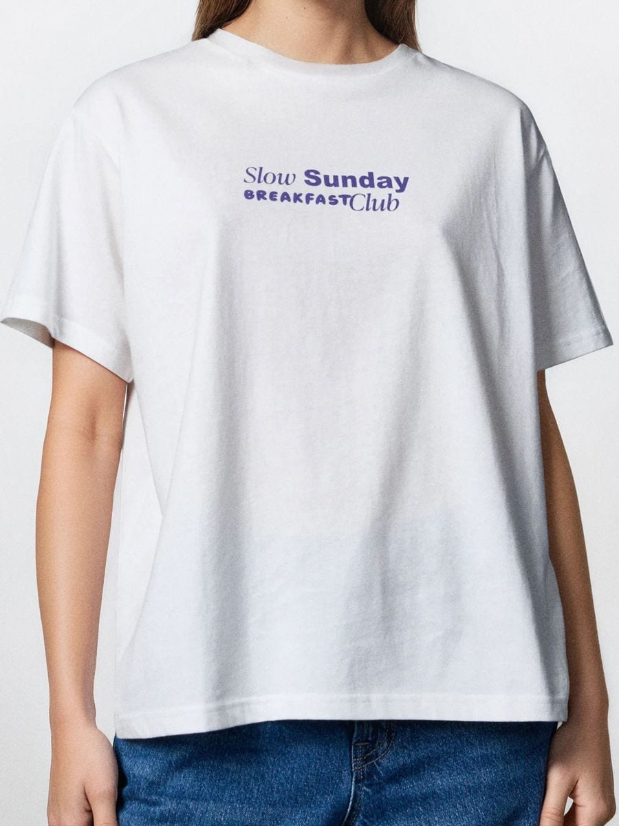 T-shirt in cotone con stampa - panna - SINSAY