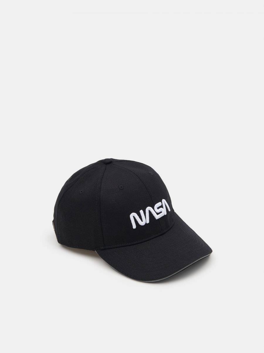 Kepurė su snapeliu NASA - juoda - SINSAY