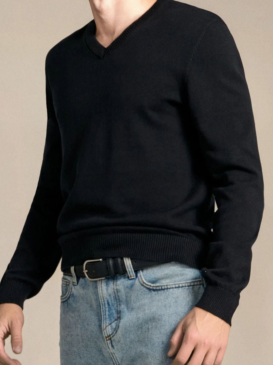 Sweter z dekoltem w serek - czarny - SINSAY