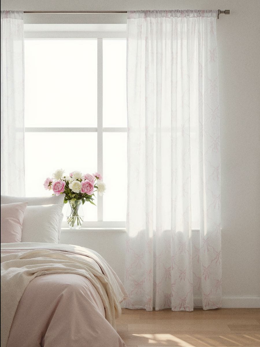 Záclona so vzorom mašličiek - pastelová ružová - SINSAY