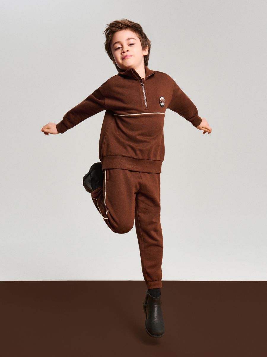 Σετ με φούτερ και παντελόνι - καφέ - SINSAY