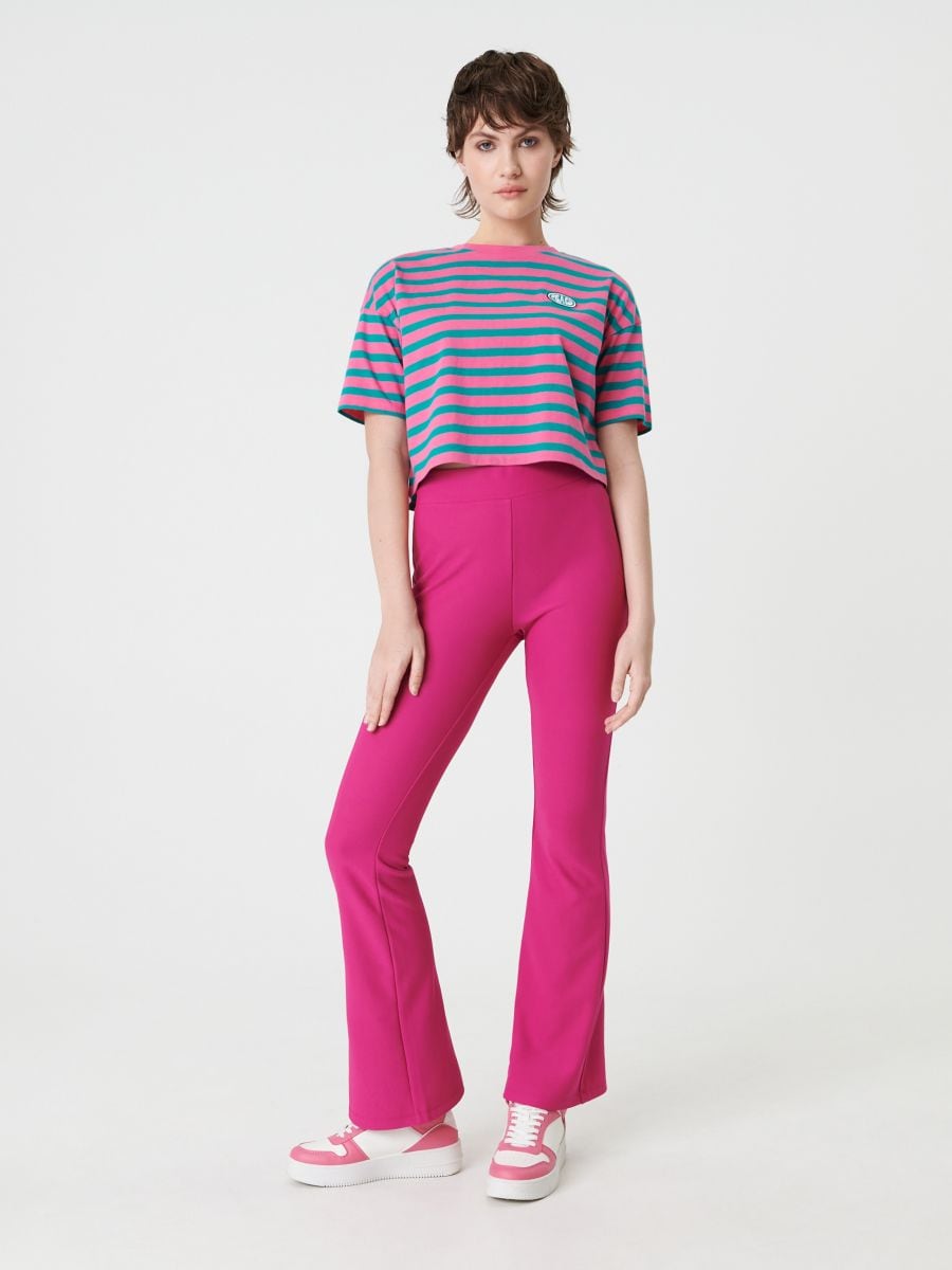Crop top s ozdobnou výšivkou - vícebarevná - SINSAY