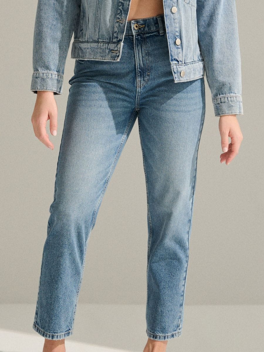 Jeansy mom fit z przetarciami - niebieski - SINSAY