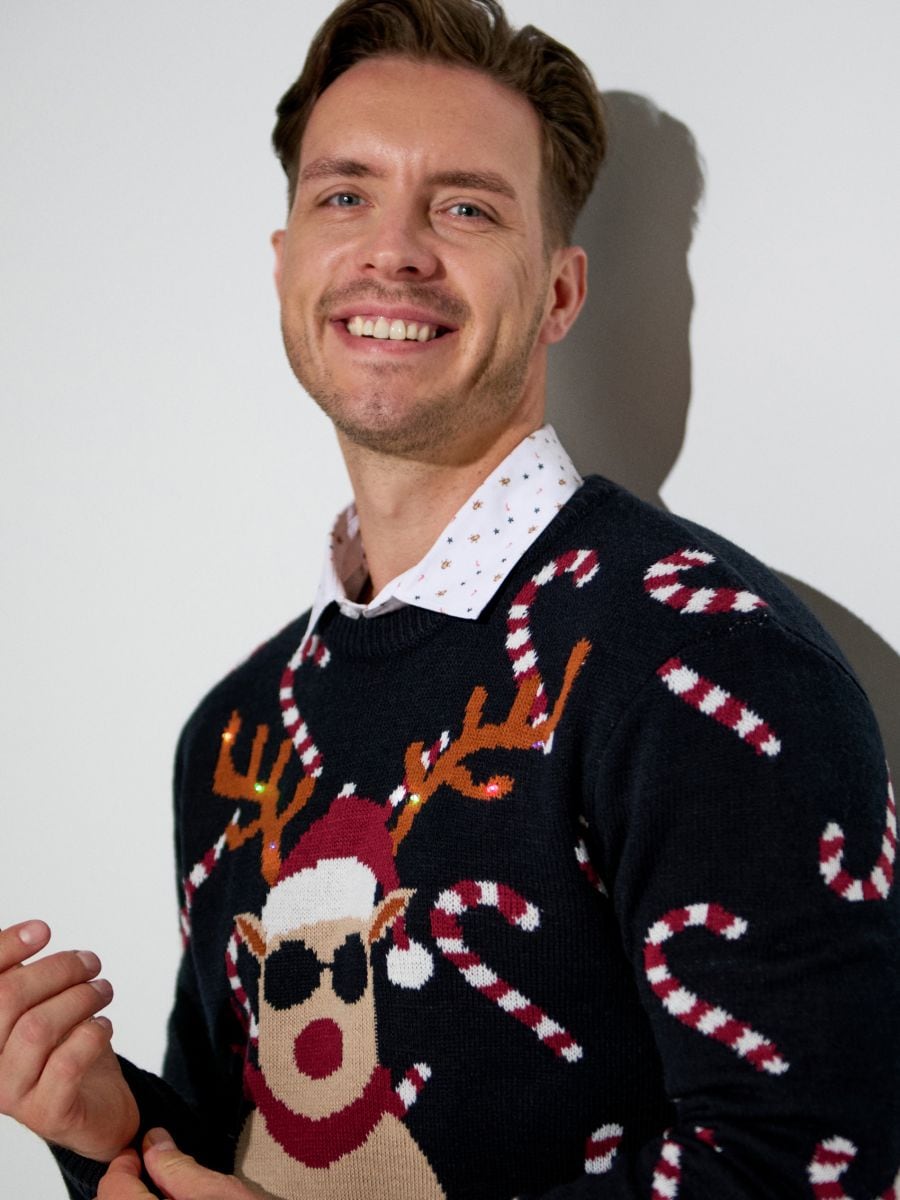 Świąteczny sweter z lampkami świecącymi - czarny - SINSAY