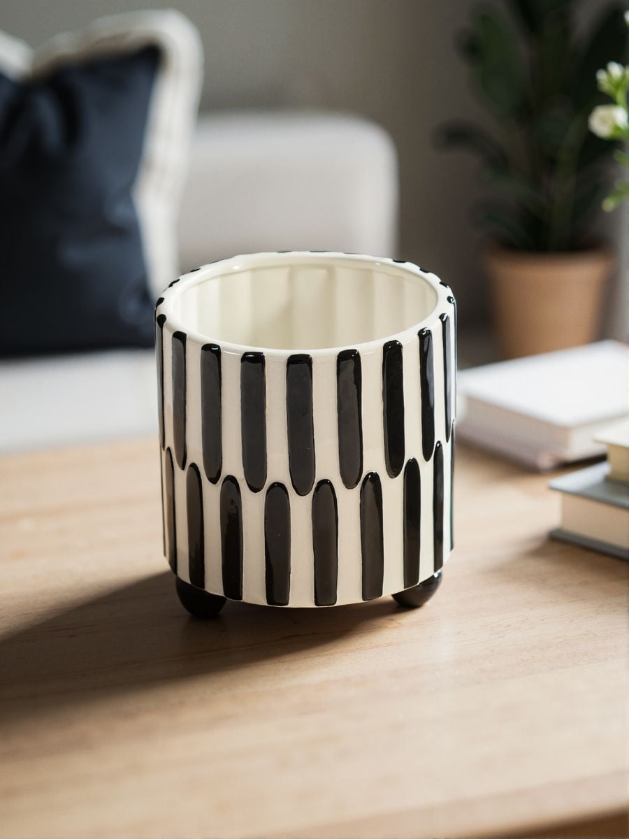 Doniczka ceramiczna w paski - czarny - SINSAY