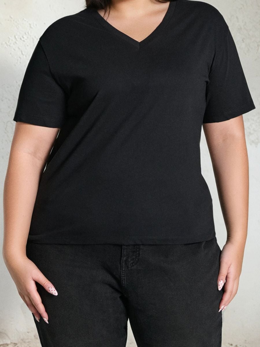 Футболка з V-подібним вирізом - чорний - SINSAY