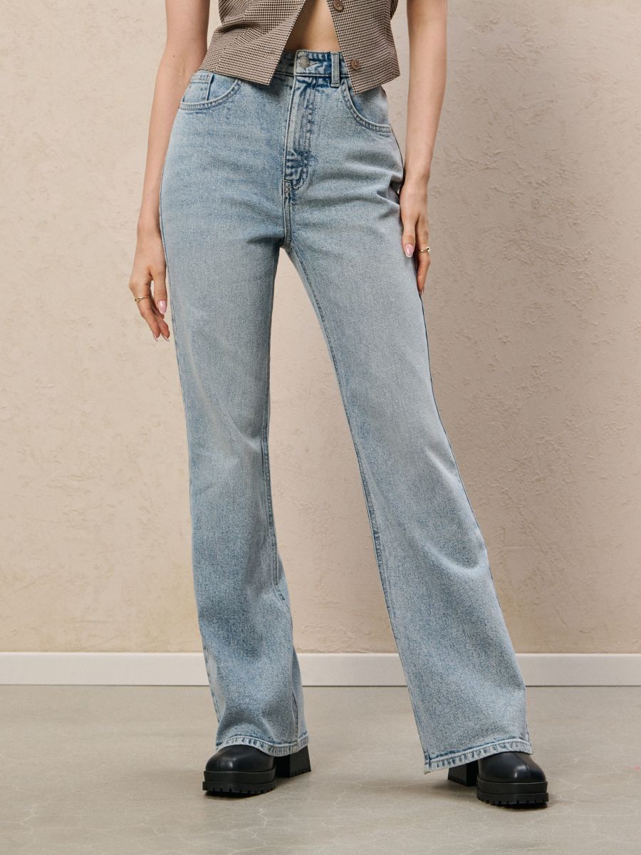 Schlagjeans mit mittelhohem Bund - Blau - SINSAY