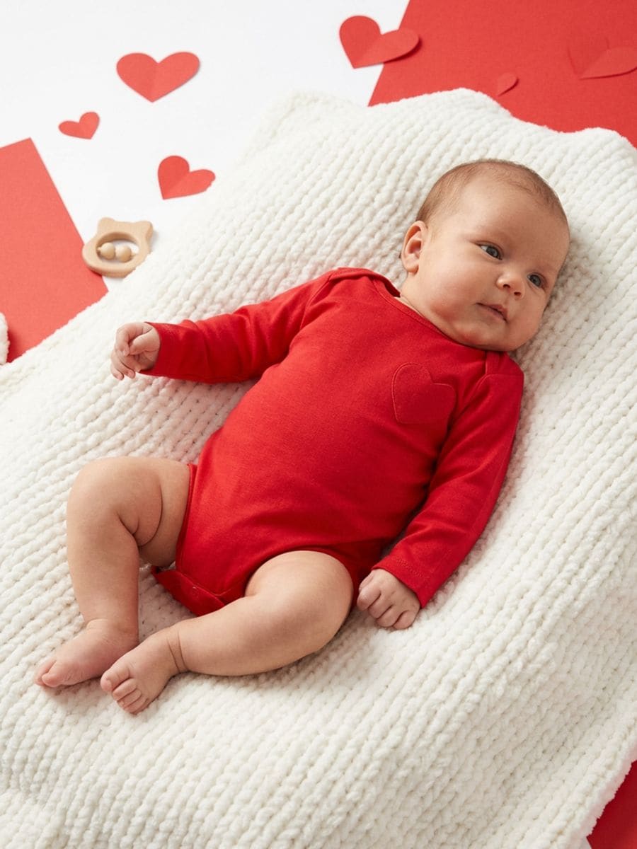 Bawełniane body z kieszonką w kształcie serca - czerwony - SINSAY