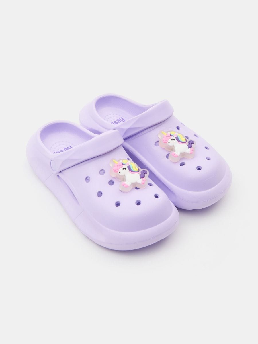 Clogs mit Fersenriemen - Lavendel - SINSAY