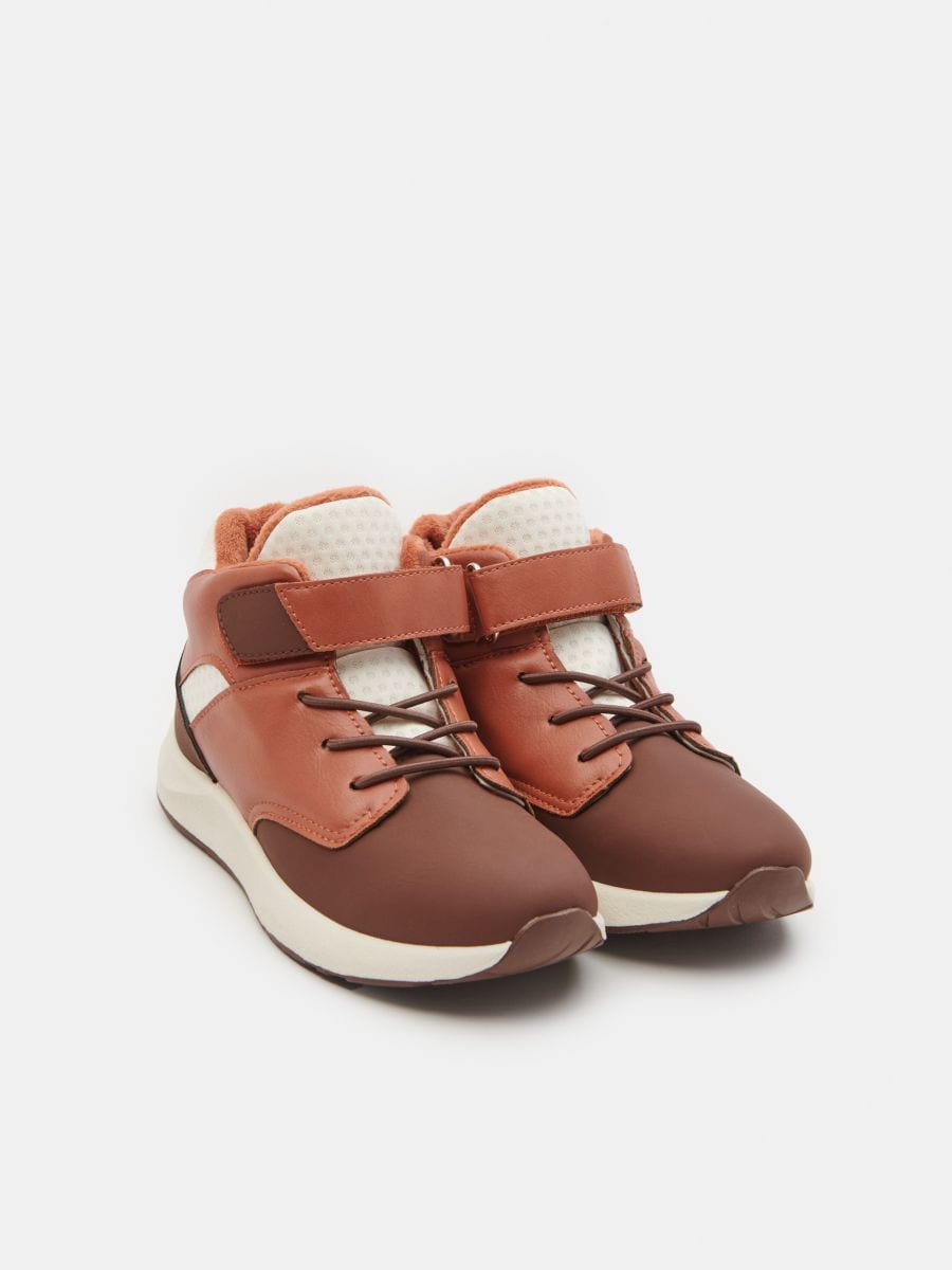 Sneaker isolanti - rosso piccante - SINSAY