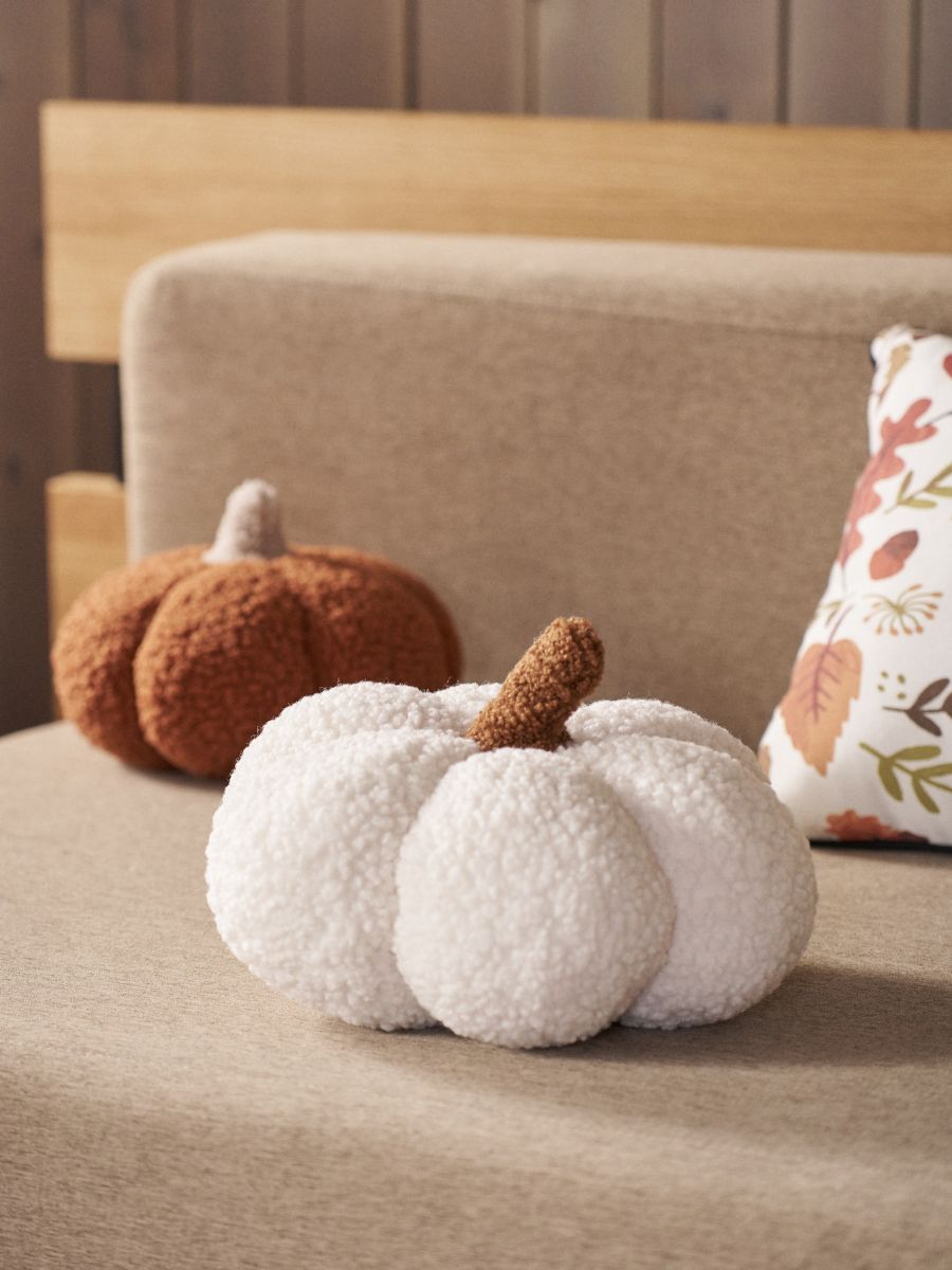 Poduszka w kształcie dyni - kremowy - SINSAY