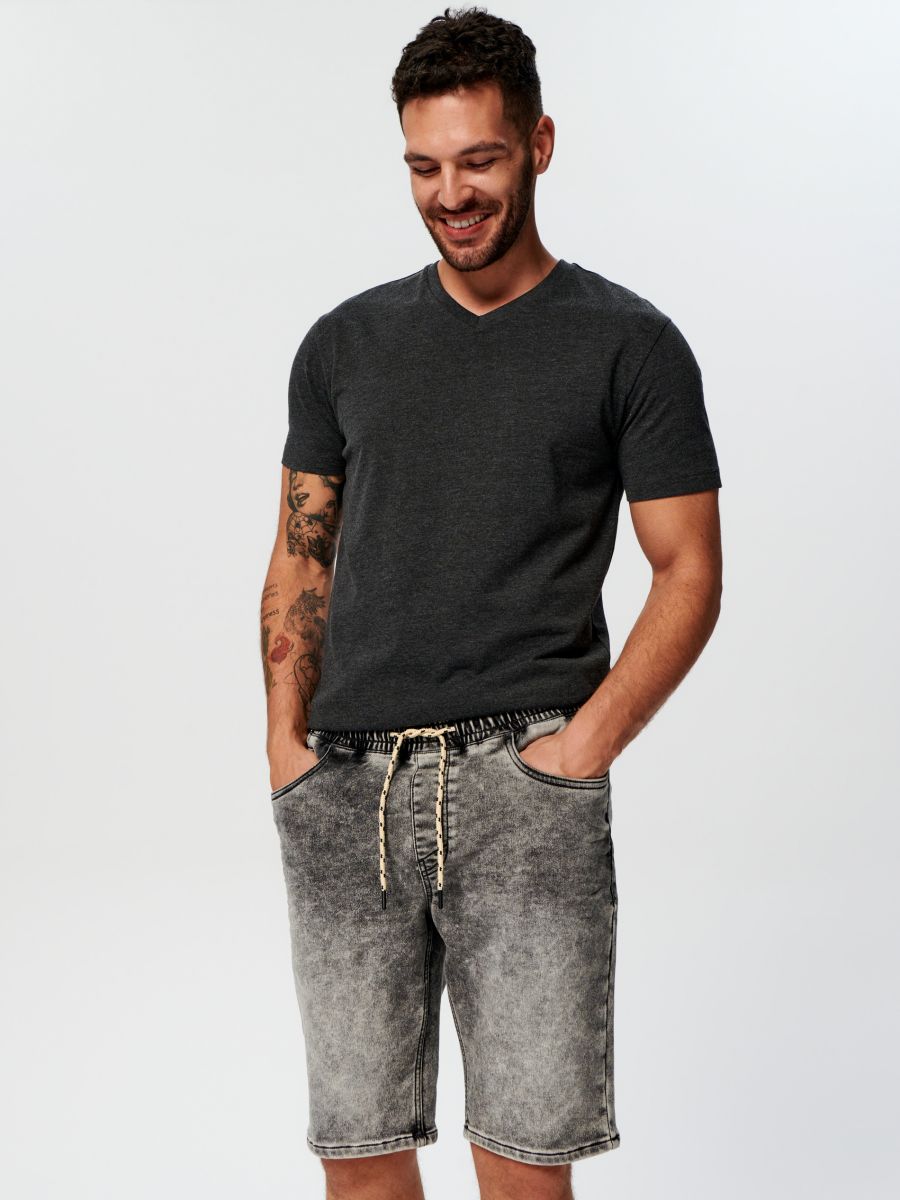 Kratke hlače jogger iz džinsa - svetlo siva - SINSAY