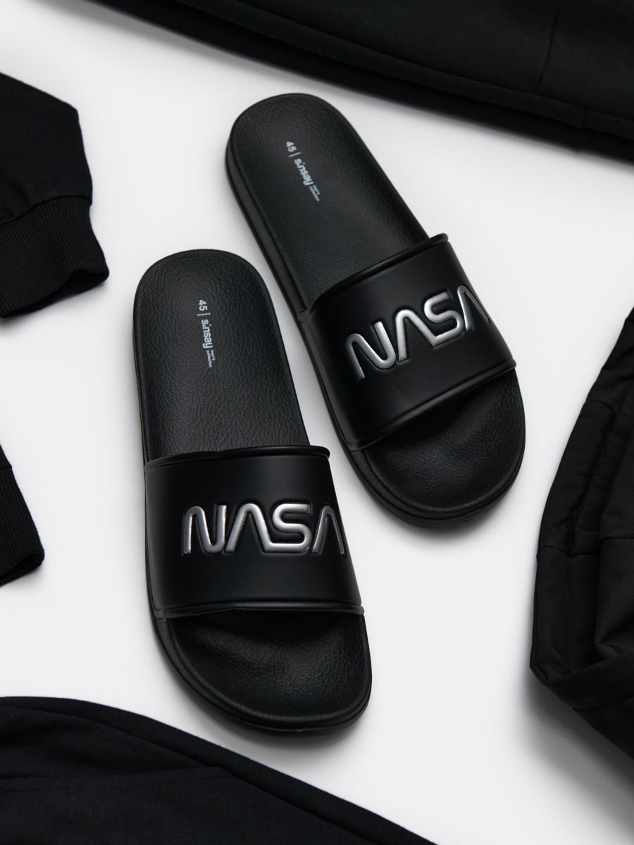 Natikači NASA - črna - SINSAY